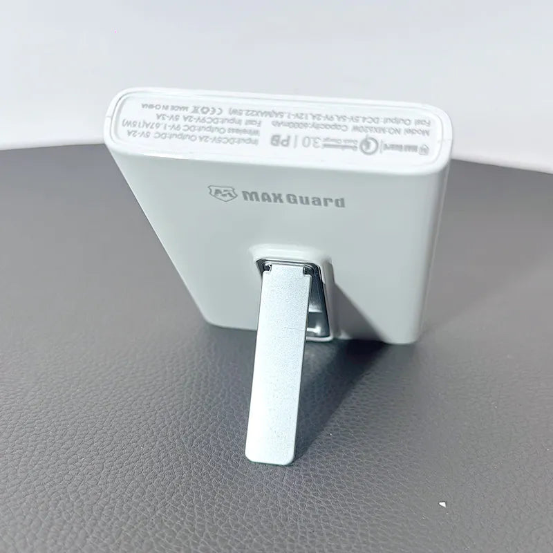 Maxguard MX620W 6000 mah PD MagFit power bank