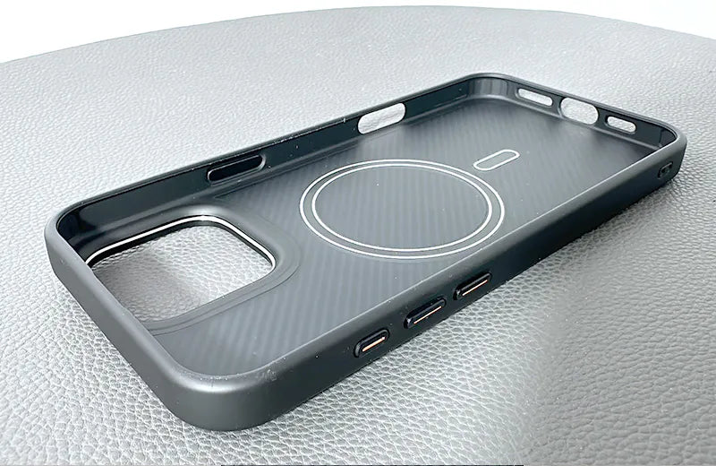 Case for Iphone 14 6.1 Maxguard Carbon Fiber MagFit (16e/13 6.1 fit)