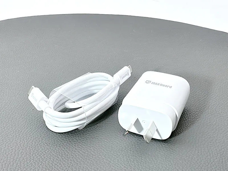 Maxguard WT25WAC/CL PD 25W wall charger with Type-C to Lightning combo